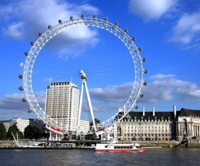 St Giles International <br/> LONDRA